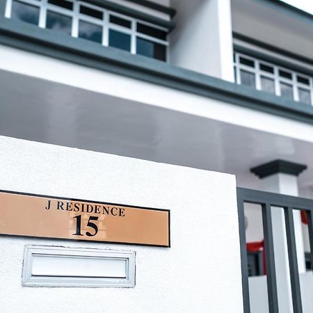 J Residence บันติง ภายนอก รูปภาพ
