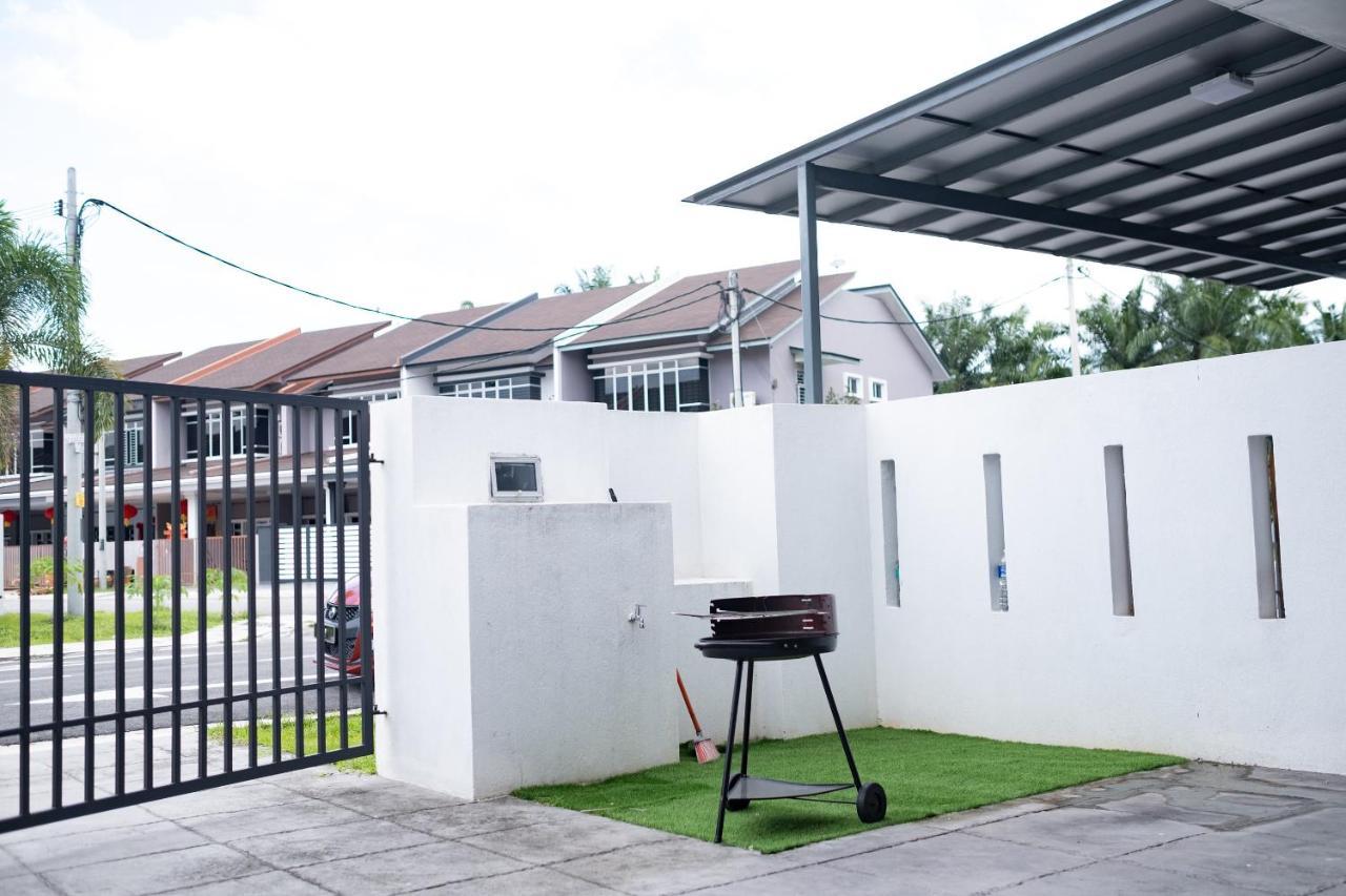 J Residence บันติง ภายนอก รูปภาพ